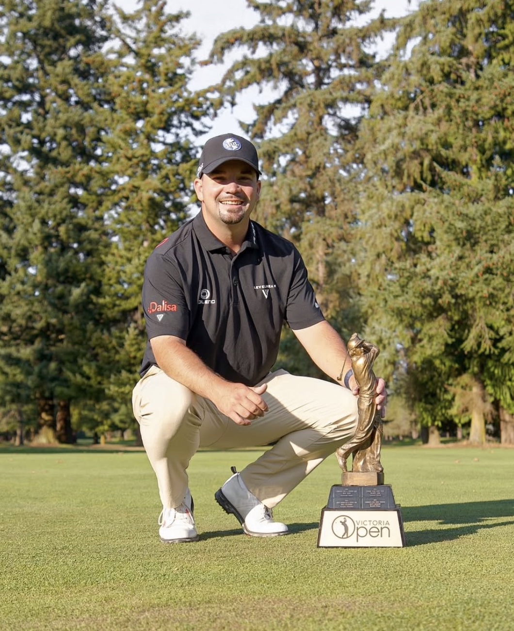 2026 Digital Commerce Group Open champion Étienne Papineau with the trophy