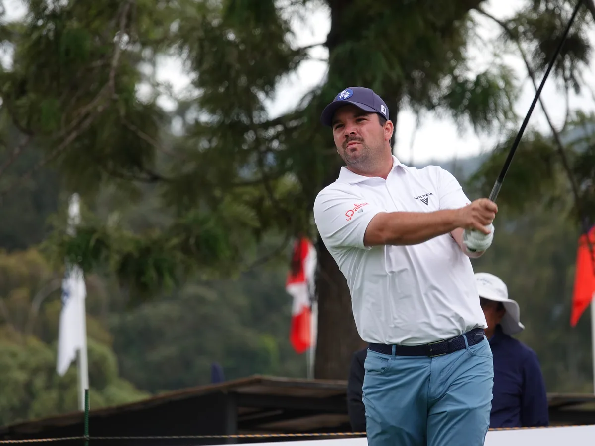 Étienne Papineau following a golf shot